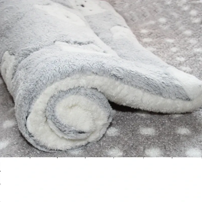 Luxurious Flannel Pet Bed for Dogs and Cats - Soft, Warm, and Cozy