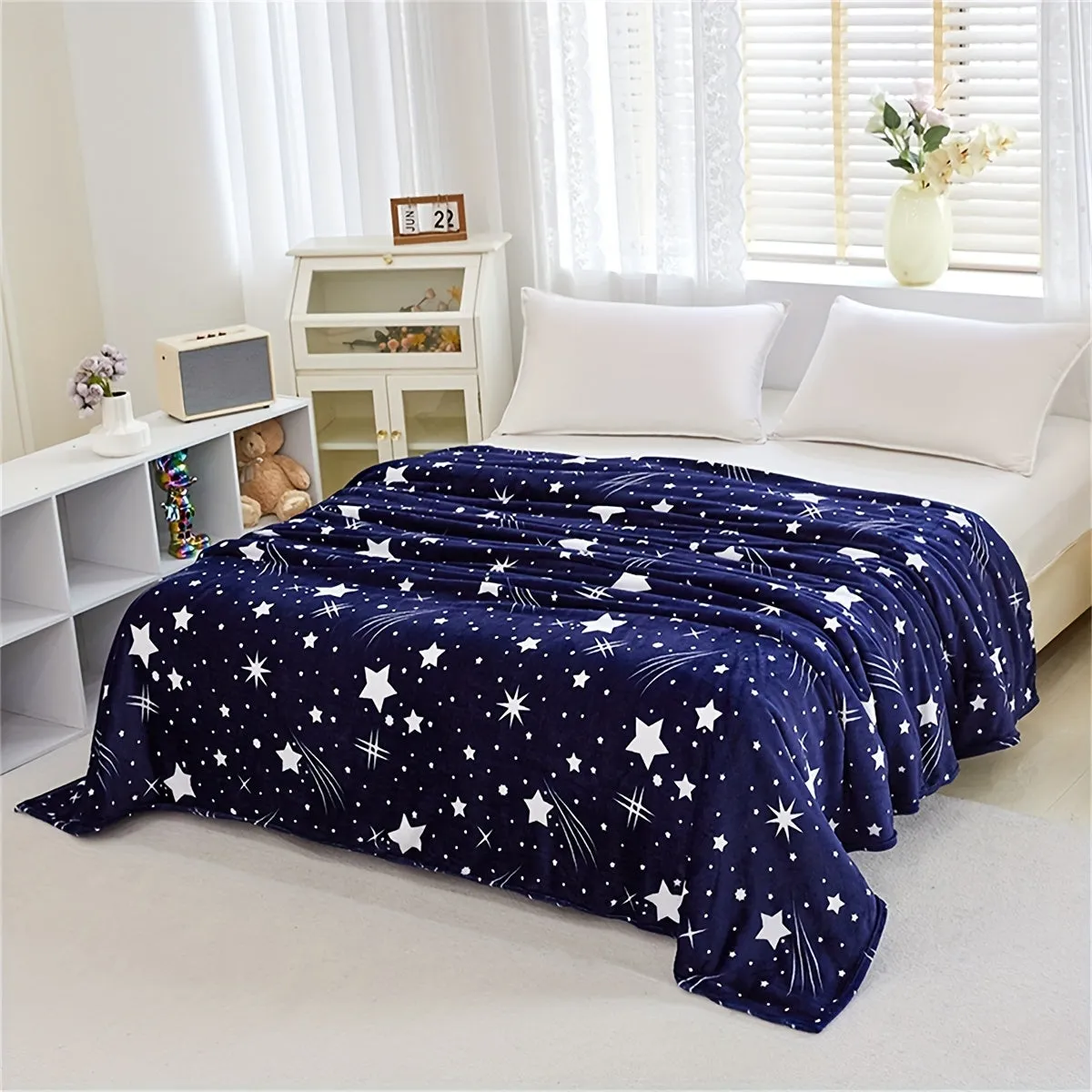 Soft and Warm Meteor Pattern Bed Blanket for All Seasons