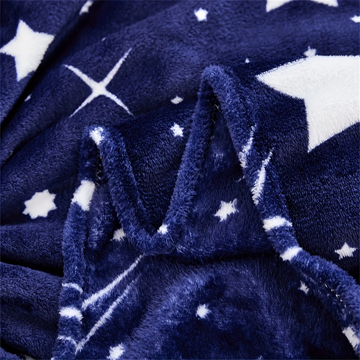 Soft and Warm Meteor Pattern Bed Blanket for All Seasons
