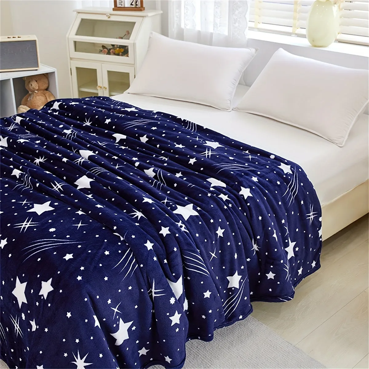 Soft and Warm Meteor Pattern Bed Blanket for All Seasons